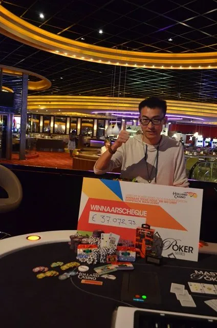 Zhe Li de winnaar | 2016/07 - Utrecht Poker Series - €700 NLHE Main Event 
